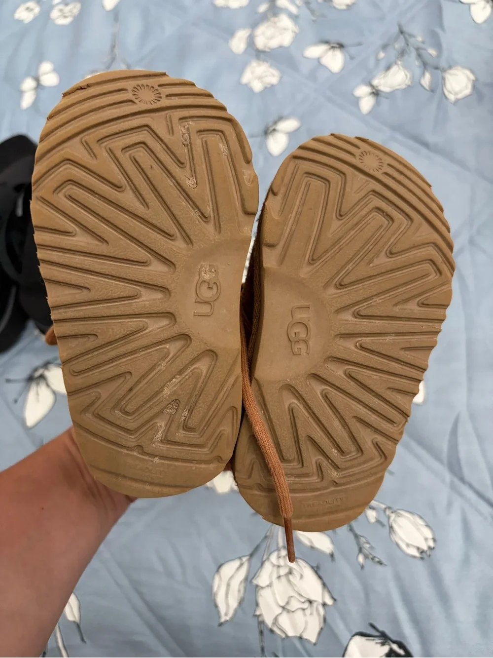 UGG Kids Brown Suede Lace-Up Boots size 7